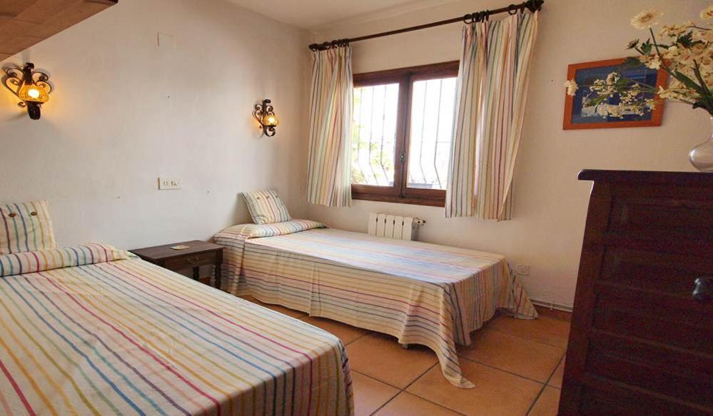 6 Persoons Bungalow Met Gemeenschapelijk Zwembad Бенитачел Екстериор снимка